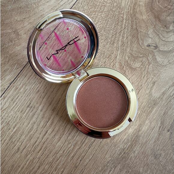 Mac Cosmetics - Skinfinish Metallic Cream Blush in Glowing Treasure - Picture 2 of 3